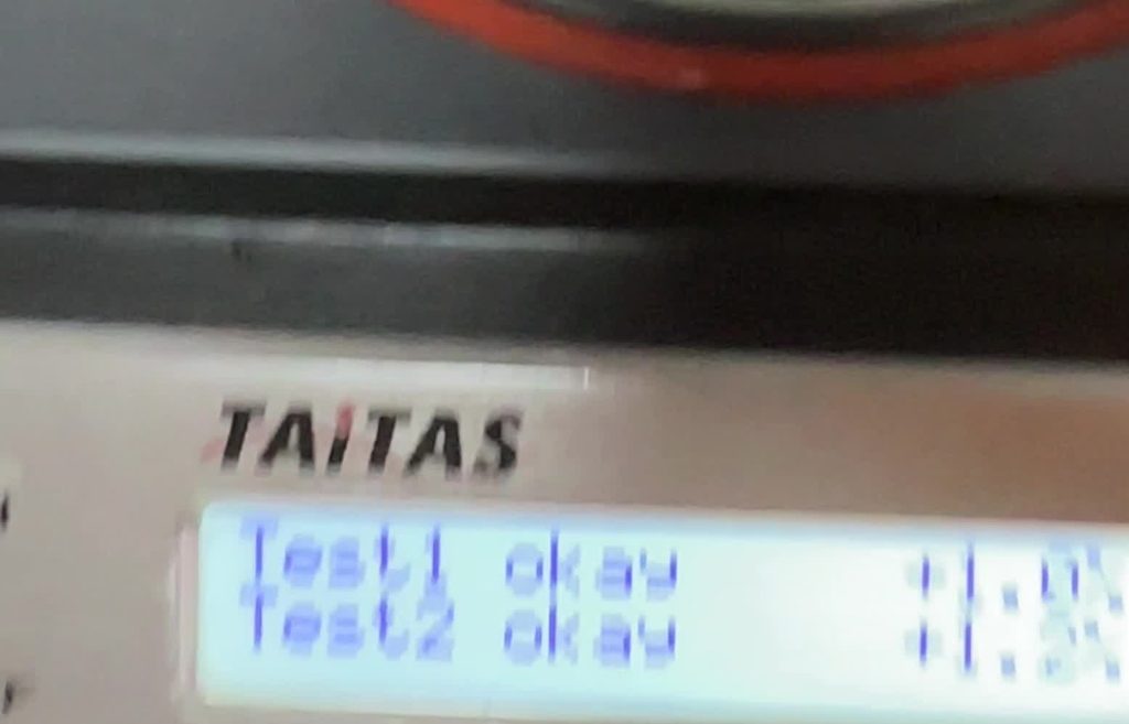 真空试水机 W-TESTER6 显示 Test1 okay +1.0%、Test2 okay +1.2%，两项均通过