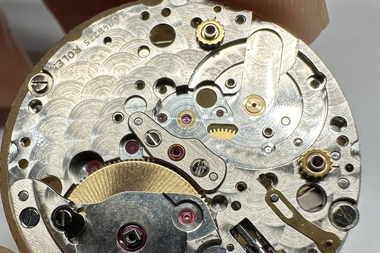 劳力士3135机芯主夹板，ROLEX镌字与机芯编号